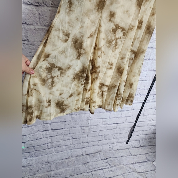 NWT Moon River skirt with flowy, tie dye design and stretch waist Size L - Picture 3 of 7